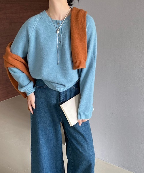 プレート付きヘンリーネックラグランニット（ニット/セーター）｜Alum'（アルム）