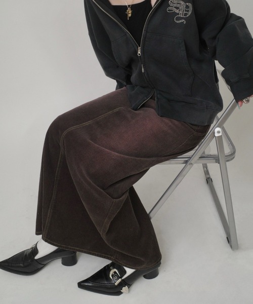 WHO'S WHO gallery（フーズフーギャラリー）の「スラッシュポケットコーデユロイスカート（スカート・レディース・ブラウン/グレー/ブラック・FREE）」の3枚目の写真