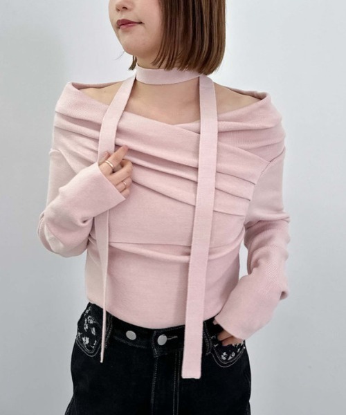 archives（アルシーヴ）の「チョーカータックドレープオフショルニット（ニット/セーター・レディース・ピンク/グレー/ブラック/アイボリー・MEDIUM）」の4枚目の写真