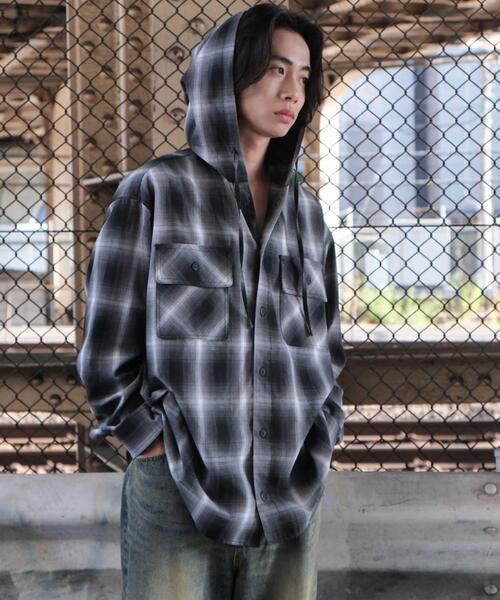 WEGO（ウィゴー）の「WEGO/【25年春夏新作】オンブレチェックフードシャツ（シャツ/ブラウス・メンズ・ブラック系その他2/ブルー系その他2・MEDIUM/LARGE）」の2枚目の写真