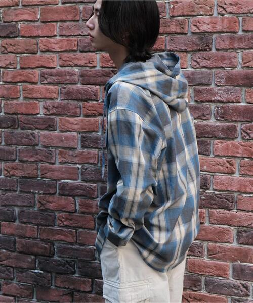 WEGO（ウィゴー）の「WEGO/【25年春夏新作】オンブレチェックフードシャツ（シャツ/ブラウス・メンズ・ブラック系その他2/ブルー系その他2・MEDIUM/LARGE）」の16枚目の写真