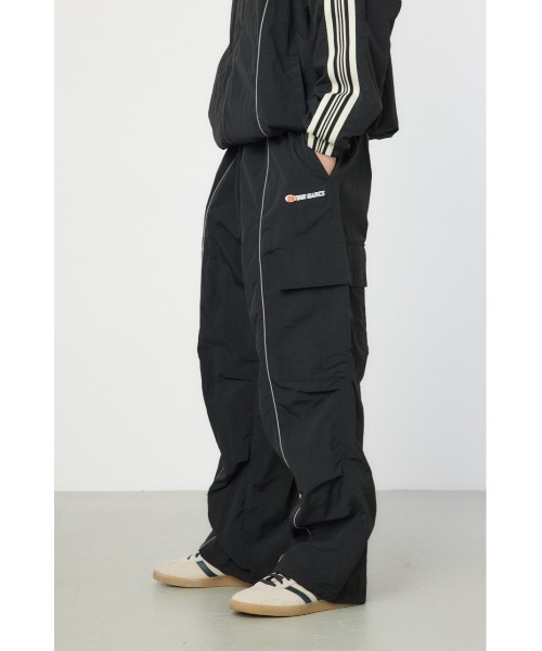 RODEO CROWNS WIDE BOWL（ロデオクラウンズワイドボウル）の「ナイロントラックパンツ（その他パンツ・メンズ・ライトグレー/ブラック・MEDIUM/LARGE）」の11枚目の写真