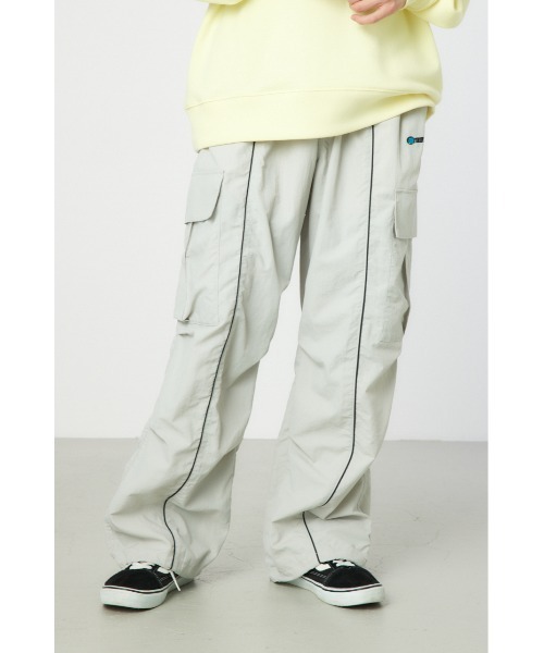 RODEO CROWNS WIDE BOWL（ロデオクラウンズワイドボウル）の「ナイロントラックパンツ（その他パンツ・メンズ・ライトグレー/ブラック・MEDIUM/LARGE）」の3枚目の写真