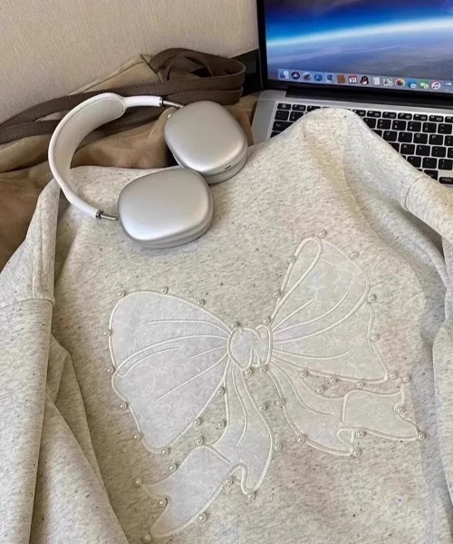 DIAVEL（ディアベル）の「【韓国ファッション春コーデに】リボンワッペンジップパーカー（パーカー・レディース・ライトグレー・M）」の2枚目の写真