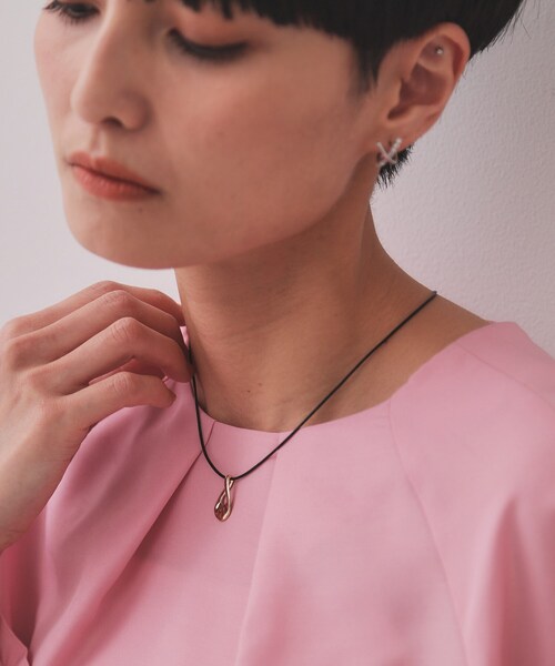 OPAQUE.CLIP(オペークドットクリップ)の「コード×メタルネックレスワントップ(ネックレス・レディース・シルバー/ゴールド・00)」の1枚目の写真