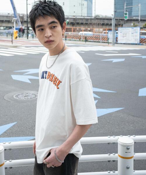 WEGO（ウィゴー）の「WEGO/アクセ付きグラフィックT（Tシャツ/カットソー・メンズ・ホワイト/アッシュグレー/ブラック/ブラウン/ホワイト系その他・MEDIUM/LARGE）」の7枚目の写真