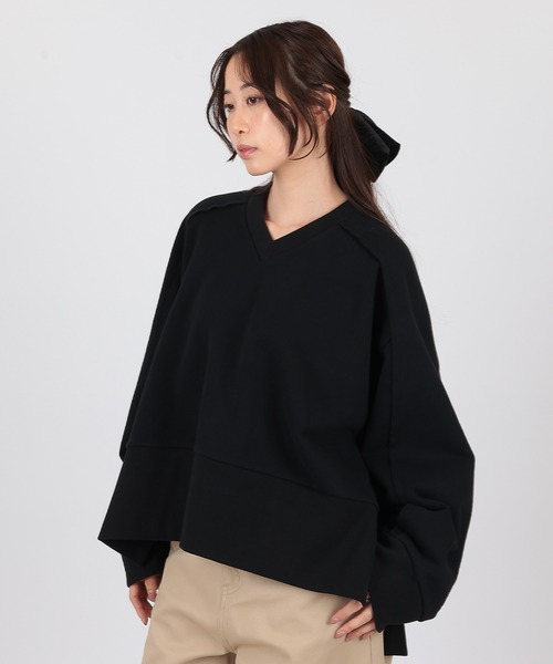 SUWDEE(スーディー)の「v neck oversize sweat pullover(スウェット・レディース・ブラック・FREE)」の1枚目の写真