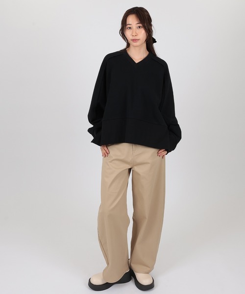 SUWDEE(スーディー)の「v neck oversize sweat pullover(スウェット・レディース・ブラック・FREE)」の2枚目の写真