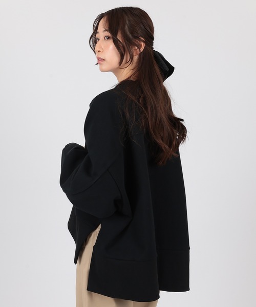 SUWDEE(スーディー)の「v neck oversize sweat pullover(スウェット・レディース・ブラック・FREE)」の4枚目の写真