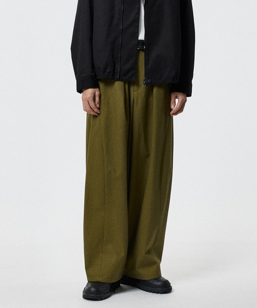 STUDIOUS(ステュディオス)の「BALLOON WIDE CHINO PANTS(チノパンツ・メンズ・ベージュ/ブラック/ダークグリーン・2/1)」の3枚目の写真