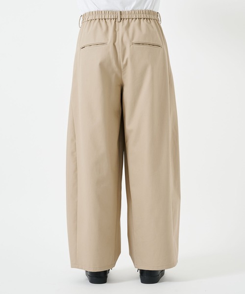 STUDIOUS(ステュディオス)の「BALLOON WIDE CHINO PANTS(チノパンツ・メンズ・ベージュ/ブラック/ダークグリーン・2/1)」の19枚目の写真