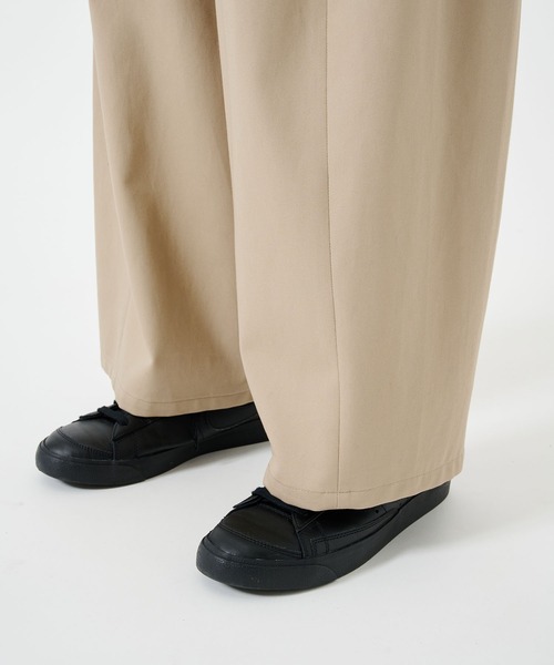 STUDIOUS(ステュディオス)の「BALLOON WIDE CHINO PANTS(チノパンツ・メンズ・ベージュ/ブラック/ダークグリーン・2/1)」の15枚目の写真