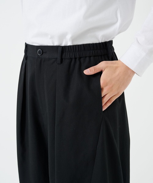 STUDIOUS(ステュディオス)の「BALLOON WIDE CHINO PANTS(チノパンツ・メンズ・ベージュ/ブラック/ダークグリーン・2/1)」の4枚目の写真