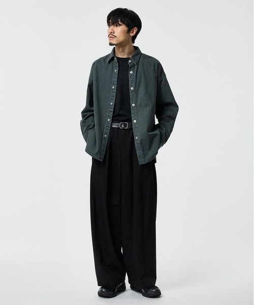 STUDIOUS(ステュディオス)の「BALLOON WIDE CHINO PANTS(チノパンツ・メンズ・ベージュ/ブラック/ダークグリーン・2/1)」の11枚目の写真