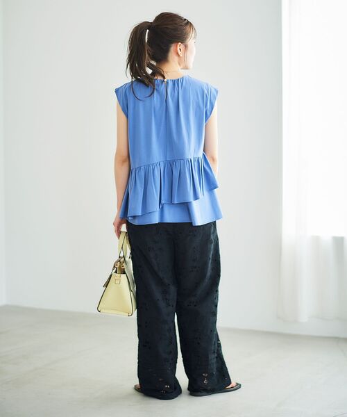 le.coeur blanc（ルクールブラン）の「ペプラムフリルノースリーブTEE（Tシャツ/カットソー・レディース・オフホワイト/ブルー/ダークグレー・38）」の11枚目の写真