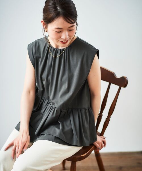 le.coeur blanc（ルクールブラン）の「ペプラムフリルノースリーブTEE（Tシャツ/カットソー・レディース・オフホワイト/ブルー/ダークグレー・38）」の16枚目の写真