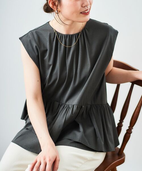 le.coeur blanc（ルクールブラン）の「ペプラムフリルノースリーブTEE（Tシャツ/カットソー・レディース・オフホワイト/ブルー/ダークグレー・38）」の17枚目の写真