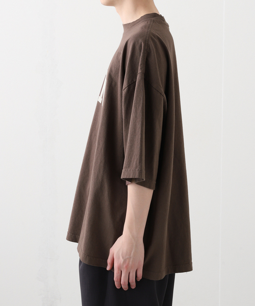 is-ness(イズネス)の「ISNESS MUSIC / イズネス ミュージック TECHNO FLOCKY PRINT T-SHIRT(Tシャツ/カットソー・メンズ・ブラウン/ホワイト・LARGE/MEDIUM)」の9枚目の写真