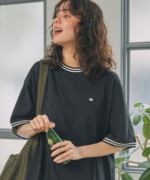 MONO-MART LADY'S(モノマートレディース)の「ナンバリング刺繍 リブライン オーバーサイズ半袖Tシャツ(Tシャツ/カットソー・レディース・ネイビー/アイボリー/ブラック/オフホワイト・FREE)」の4枚目の写真