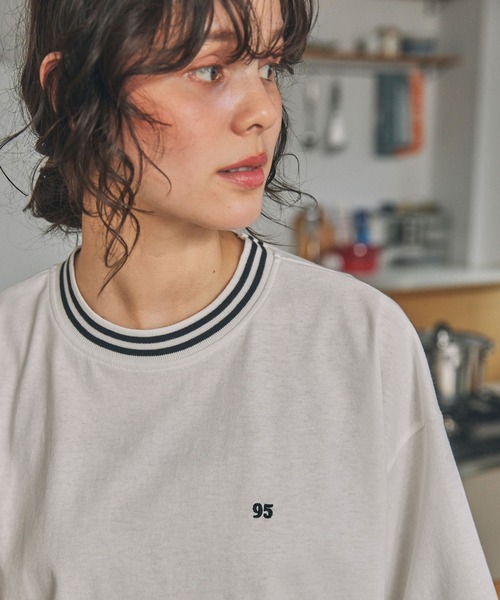 MONO-MART LADY'S(モノマートレディース)の「ナンバリング刺繍 リブライン オーバーサイズ半袖Tシャツ(Tシャツ/カットソー・レディース・ネイビー/アイボリー/ブラック/オフホワイト・FREE)」の9枚目の写真