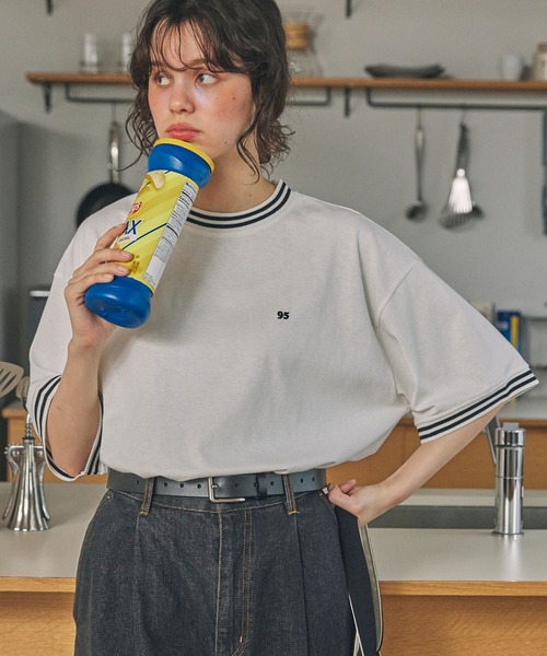 MONO-MART LADY'S(モノマートレディース)の「ナンバリング刺繍 リブライン オーバーサイズ半袖Tシャツ(Tシャツ/カットソー・レディース・ネイビー/アイボリー/ブラック/オフホワイト・FREE)」の6枚目の写真