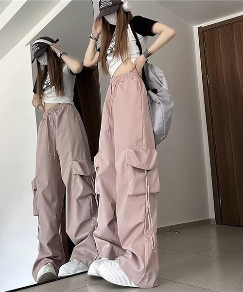 NinaetLina(ニナエリナ)の「ワイドカーゴパンツ(カーゴパンツ・レディース・ブラック/ピンク/イエロー/ブルー/アイボリー・FREE)」の6枚目の写真