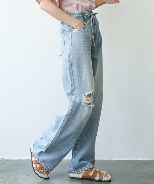 mili an deni(ミリアンデニ)の「ダメージセミワイドデニムパンツ(デニムパンツ・レディース・ブルー・M/L)」の4枚目の写真