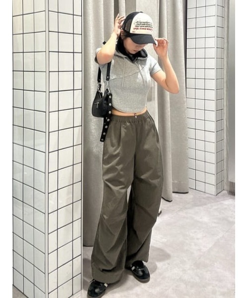 LAGUA GEM(ラグアジェム)の「STUDS BELTED ショルダーバッグ(ショルダーバッグ・レディース・グレー/ブラック・FREE)」の22枚目の写真