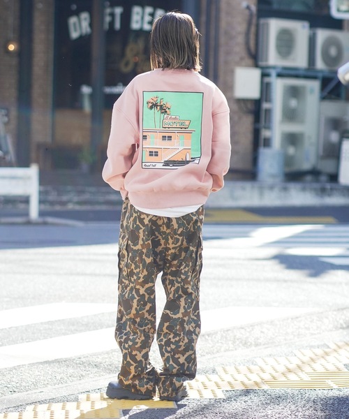 roial（ロイアル）の「CREW / ROIAL(ロイアル)デザインバックプリント長袖クルースウェット（スウェット・メンズ・チャコールグレー/オートミール/グリーン系その他3/ピンク・MEDIUM/SMALL/LARGE）」の7枚目の写真