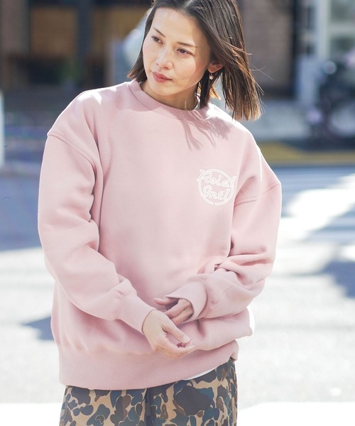 roial（ロイアル）の「CREW / ROIAL(ロイアル)デザインバックプリント長袖クルースウェット（スウェット・メンズ・チャコールグレー/オートミール/グリーン系その他3/ピンク・MEDIUM/SMALL/LARGE）」の9枚目の写真