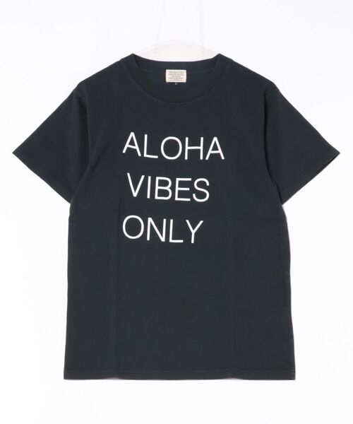URBAN ISLAND SOCIETY(アーバンアイランドソサエティ)の「【URBAN ISLAND SOCIETY/アーバンアイランドソサエティ】ALOHA VIBES ONLY S/S TEE / アロハプリント半袖T-シャツ(Tシャツ/カットソー・メンズ・パープル/ターコイズブルー/ブラック系その他/ホワイト/ブラック・SMALL/MEDIUM/LARGE/X-LARGE)」の2枚目の写真