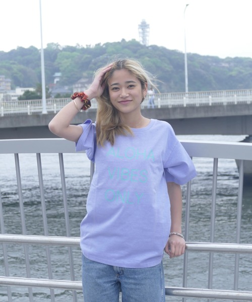 URBAN ISLAND SOCIETY(アーバンアイランドソサエティ)の「【URBAN ISLAND SOCIETY/アーバンアイランドソサエティ】ALOHA VIBES ONLY S/S TEE / アロハプリント半袖T-シャツ(Tシャツ/カットソー・メンズ・パープル/ターコイズブルー/ブラック系その他/ホワイト/ブラック・SMALL/MEDIUM/LARGE/X-LARGE)」の6枚目の写真