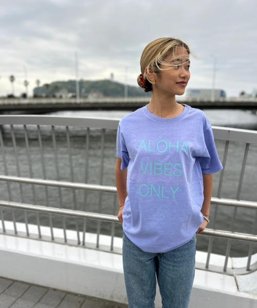 URBAN ISLAND SOCIETY(アーバンアイランドソサエティ)の「【URBAN ISLAND SOCIETY/アーバンアイランドソサエティ】ALOHA VIBES ONLY S/S TEE / アロハプリント半袖T-シャツ(Tシャツ/カットソー・メンズ・パープル/ターコイズブルー/ブラック系その他/ホワイト/ブラック・SMALL/MEDIUM/LARGE/X-LARGE)」の7枚目の写真