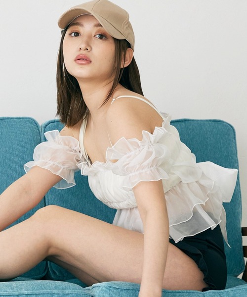 CELEN（セレン）の「【swimwear/体型カバー】チュールフレアビキニ オフショルダートップス・パンツ 2点セット（水着・レディース・ホワイト×ブラック/ブルーグレー/ピンクベージュ・FREE）」の5枚目の写真