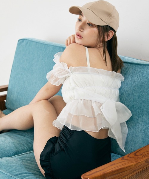 CELEN（セレン）の「【swimwear/体型カバー】チュールフレアビキニ オフショルダートップス・パンツ 2点セット（水着・レディース・ホワイト×ブラック/ブルーグレー/ピンクベージュ・FREE）」の16枚目の写真