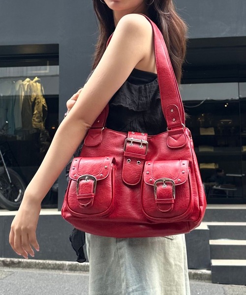 FOREVER 21(フォーエバー トゥエンティーワン)の「【2025SS】スタッズショルダーバッグ(ショルダーバッグ・レディース・レッド/ブラック・FREE)」の1枚目の写真