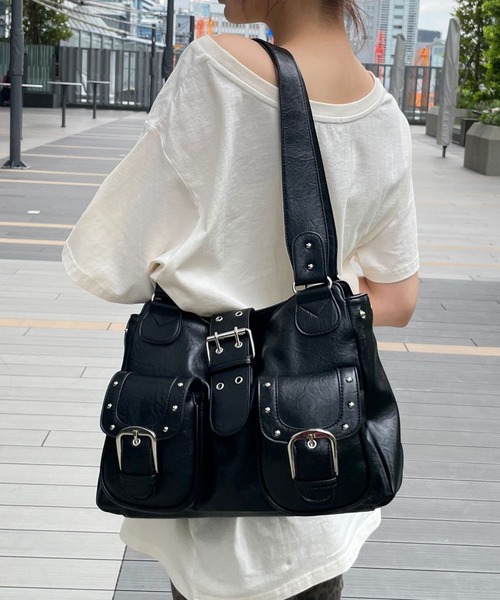 FOREVER 21(フォーエバー トゥエンティーワン)の「【2025SS】スタッズショルダーバッグ(ショルダーバッグ・レディース・レッド/ブラック・FREE)」の2枚目の写真