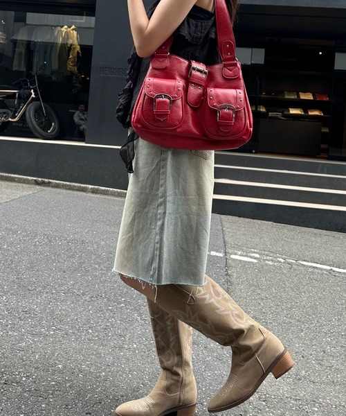 FOREVER 21(フォーエバー トゥエンティーワン)の「【2025SS】スタッズショルダーバッグ(ショルダーバッグ・レディース・レッド/ブラック・FREE)」の4枚目の写真