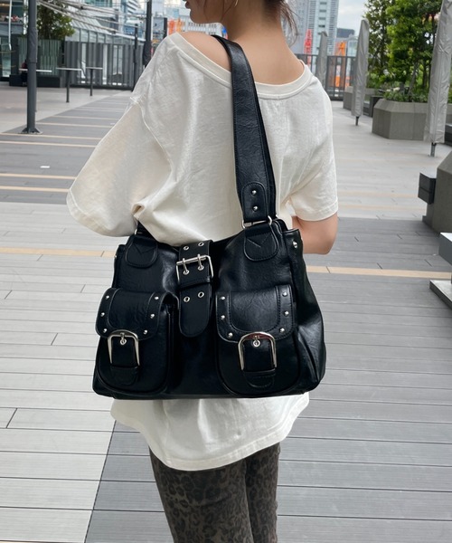 FOREVER 21(フォーエバー トゥエンティーワン)の「【2025SS】スタッズショルダーバッグ(ショルダーバッグ・レディース・レッド/ブラック・FREE)」の5枚目の写真