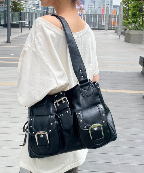 FOREVER 21(フォーエバー トゥエンティーワン)の「【2025SS】スタッズショルダーバッグ(ショルダーバッグ・レディース・レッド/ブラック・FREE)」の6枚目の写真