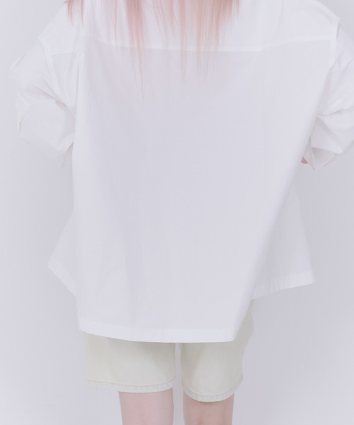 UJOH（ウジョー）の「UJOH(ウジョー)　Sliit sleeve 別注シャツ（シャツ/ブラウス・レディース・ブラック/ホワイト・2）」の17枚目の写真