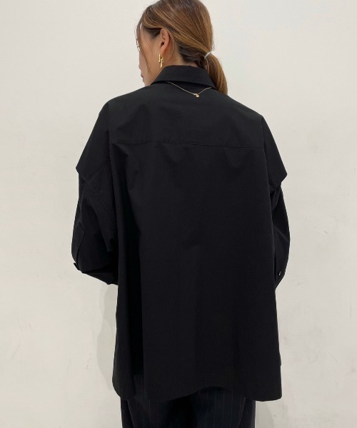 UJOH（ウジョー）の「UJOH(ウジョー)　Sliit sleeve 別注シャツ（シャツ/ブラウス・レディース・ブラック/ホワイト・2）」の4枚目の写真