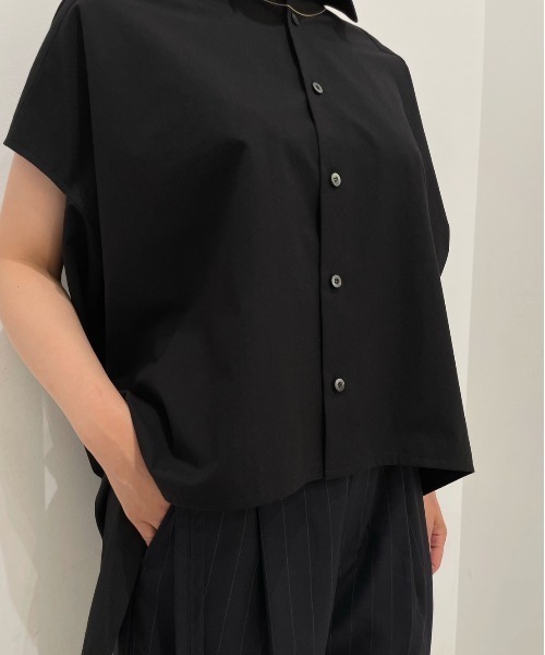 UJOH（ウジョー）の「UJOH(ウジョー)　Sliit sleeve 別注シャツ（シャツ/ブラウス・レディース・ブラック/ホワイト・2）」の6枚目の写真