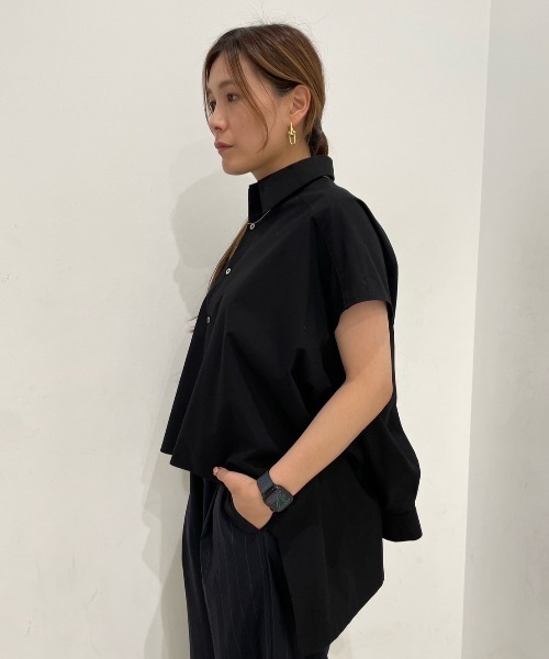 UJOH（ウジョー）の「UJOH(ウジョー)　Sliit sleeve 別注シャツ（シャツ/ブラウス・レディース・ブラック/ホワイト・2）」の8枚目の写真