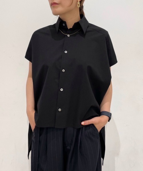 UJOH（ウジョー）の「UJOH(ウジョー)　Sliit sleeve 別注シャツ（シャツ/ブラウス・レディース・ブラック/ホワイト・2）」の9枚目の写真