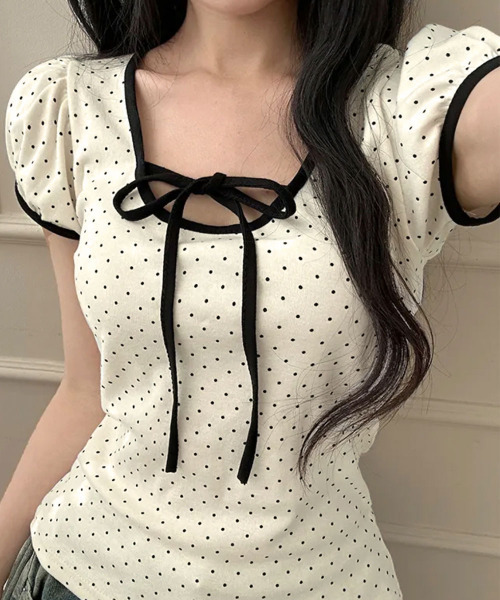 VIVID LADY(ビビッドレディー)の「水玉柄パフスリーブ半袖Tシャツ(Tシャツ/カットソー・レディース・ブラウン/レッド/ブラック/クリーム・FREE)」の1枚目の写真