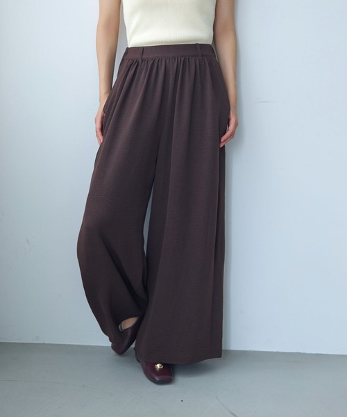 mysty woman（ミスティウーマン）の「セミシアーイージーワイドパンツ 586725（その他パンツ・レディース・オフホワイト/グレー系その他/ブラウン・FREE）」の3枚目の写真