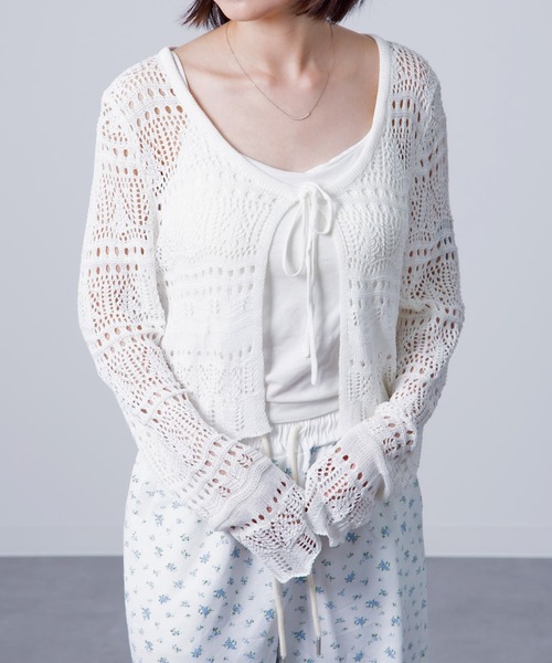 Chiina（チーナ）の「Chiina / クロップド クロシェ編みカーディガン（カーディガン/ボレロ・レディース・ブラック/ホワイト/アイボリー/ライトグリーン/レッド・FREE）」の13枚目の写真