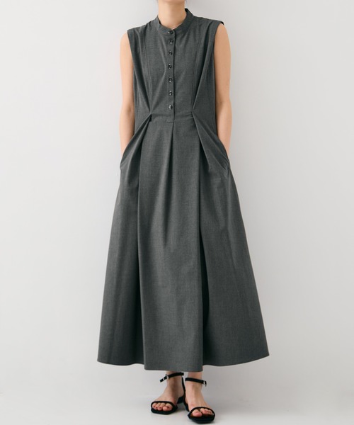 PUBLIC TOKYO(パブリックトウキョウ)の「ショルダータックノースリワンピ(シャツワンピース・レディース・ダークグレー/ライトグレー・1/2)」の20枚目の写真