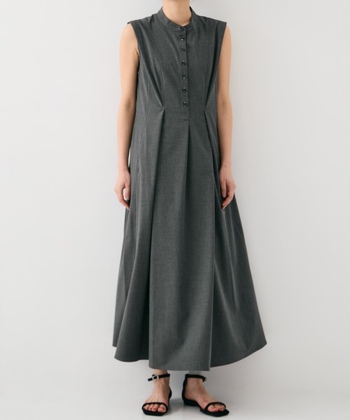 PUBLIC TOKYO(パブリックトウキョウ)の「ショルダータックノースリワンピ(シャツワンピース・レディース・ダークグレー/ライトグレー・1/2)」の19枚目の写真